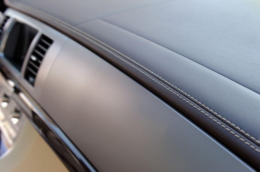  Jaguar XF Supercharged 2010 года  (фото 18 из 56)